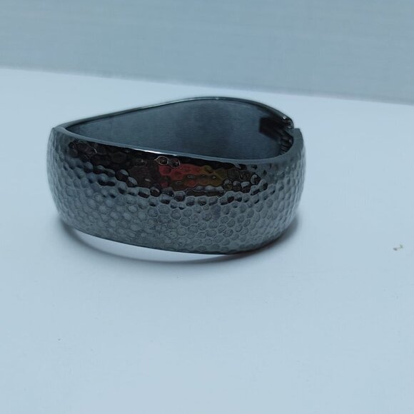 ⭐️3/$30 Vintage Artizan GunMetal Hammered Cuff Bracelet Open Wide Retro Jewelry - Picture 3 of 7